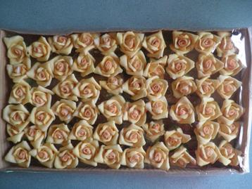 Partij Foam Kunstbloemen in Dozen. Nieuw. beschikbaar voor biedingen