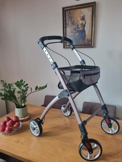 WheelzAhead Indoor rollator inclusief dienblad en tas, Diversen, Rollators, Zo goed als nieuw, Lichtgewicht, Ophalen of Verzenden