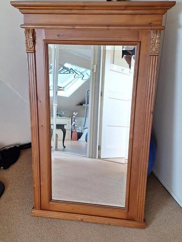 Facet geslepen spiegel in grenen lijst beschikbaar voor biedingen