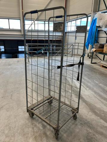 Gebruikte Rolcontainer - Magazijnopruiming beschikbaar voor biedingen