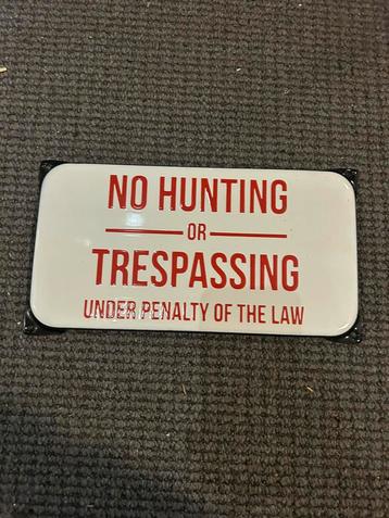 Emaille bord met oortjes - no hunting 30 cm  beschikbaar voor biedingen