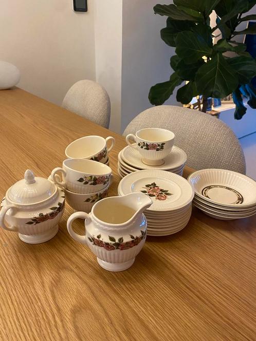 Wedgwood briar rose carlton, Antiek en Kunst, Antiek | Servies compleet, Ophalen