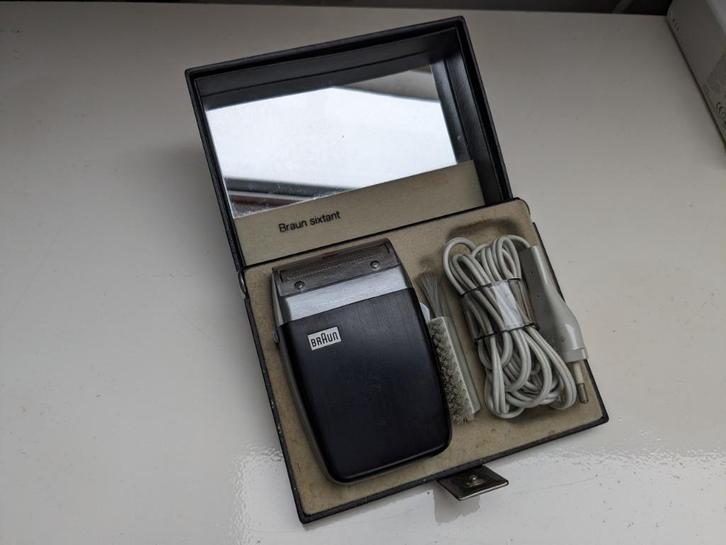 Braun Sixtant electrisch scheerapparaat uit ca 1967, Verzamelen, Retro, Persoonlijke verzorging, Ophalen of Verzenden