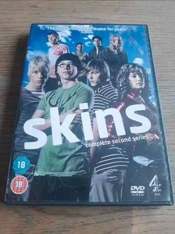 Skins Series 2 dvd box.

 beschikbaar voor biedingen