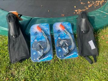 Snorkel en flippers 2x set beschikbaar voor biedingen