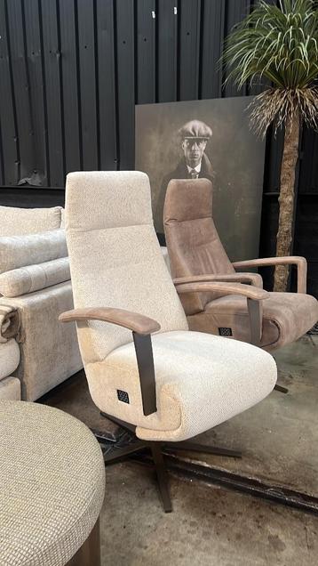 relaxfauteuils in alle maten en soorten bekleding  beschikbaar voor biedingen