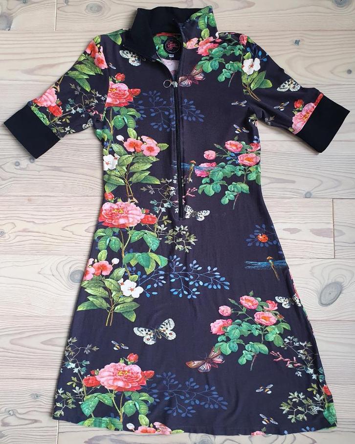 mooie jurk met bloemen & vlinders van Tante Betsy, mt M, Kleding | Dames, Jurken, Zo goed als nieuw, Maat 38/40 (M), Zwart, Onder de knie