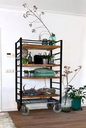 Vintage kast / roomdevider beschikbaar voor biedingen