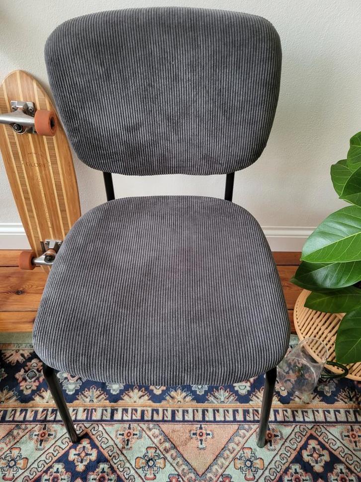 Grijze Eetkamerstoel met Corduroy Bekleding, Huis en Inrichting, Stoelen, Ophalen