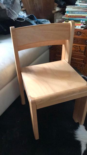 2 kleuterstoeltjes stoeltjes kleuters stoeltje goede doel  beschikbaar voor biedingen