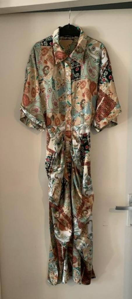 Meerkleurige jurk van de Shein. Maat M, Kleding | Dames, Jurken, Zo goed als nieuw, Maat 38/40 (M), Overige kleuren, Onder de knie