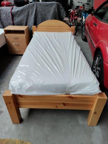 Eenpersoons bed met matras 