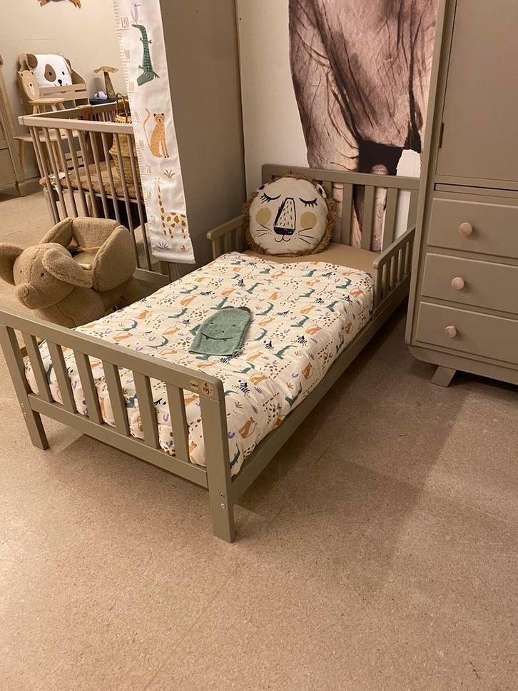Peuterbed •Zoem• by Juffrouw Kwast, Kinderen en Baby's, Kinderkamer | Bedden, Gebruikt, 140 tot 160 cm, 70 tot 85 cm, Lattenbodem