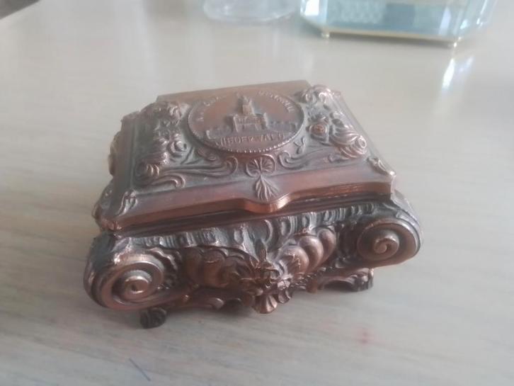 Zwaar oud koperachtig materiaal sierraden doosje, Niederwald, Antiek en Kunst, Antiek | Woonaccessoires, Ophalen of Verzenden