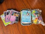 Pokemon kaarten met blik en poppetjes, Ophalen of Verzenden, Zo goed als nieuw, Overige typen