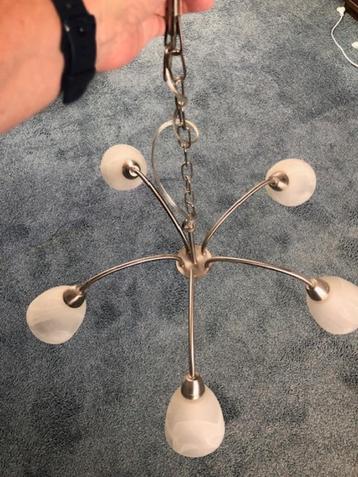 Nette hanglamp met 5 armen, chroom en wit glas beschikbaar voor biedingen