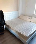 Mooi bed met steentjes, Tweepersoons, Zo goed als nieuw, Hout, 140 cm