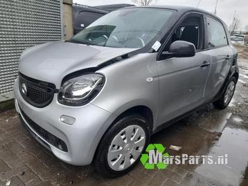 Dorpel links van een Smart Forfour (EN4) beschikbaar voor biedingen