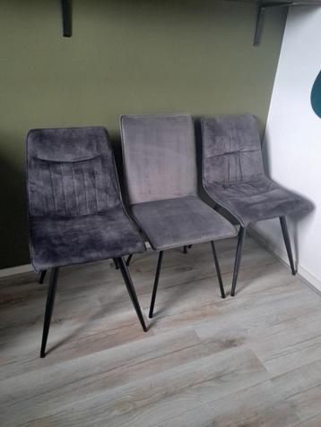 4 grijze stoelen - gebruikt beschikbaar voor biedingen