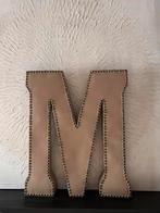 Taupe kleur metalen letter M, Huis en Inrichting, Woonaccessoires | Overige, Ophalen, Zo goed als nieuw