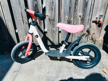 Loopfiets roze beschikbaar voor biedingen