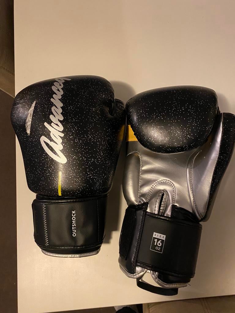Boxing Gloves 16oz – Like New (Tested Only) Small Tear, Sport en Fitness, Ophalen of Verzenden, Zo goed als nieuw, Bokszak