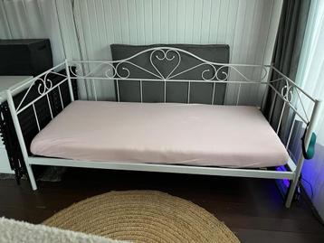 Bedbank 90x200 (zonder matras) beschikbaar voor biedingen