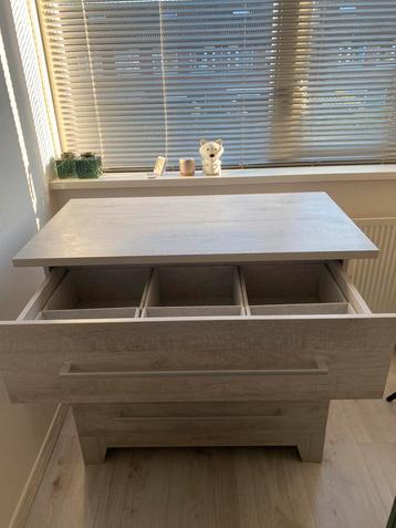 Commode uit de “London” babykamercollectie van Interbaby beschikbaar voor biedingen