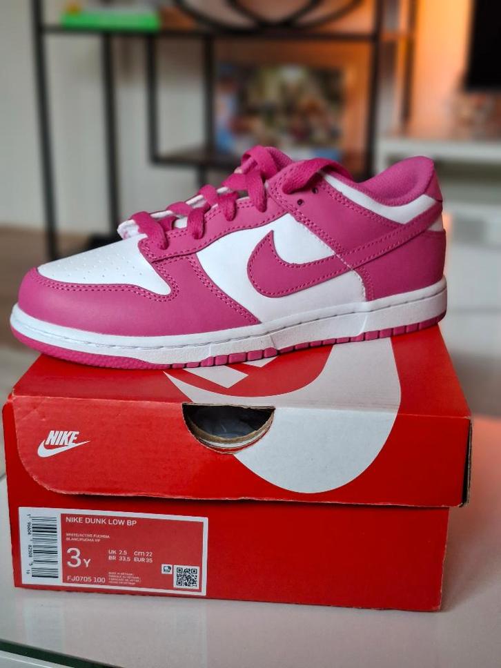 Nike Dunk Low Fuchsia, maat 35, Kleding | Dames, Schoenen, Nieuw, Sneakers of Gympen, Roze, Ophalen of Verzenden