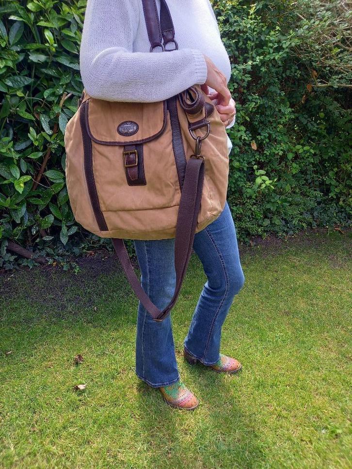 HELEMAAL IN! Royale tas van FOSSIL. Met veel opbergvakken., Sieraden, Tassen en Uiterlijk, Tassen | Schoudertassen, Zo goed als nieuw