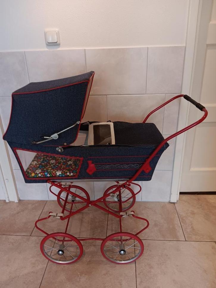 zeer nette retro vintage jaren begin jaren 70 poppenwagen, Kinderen en Baby's, Speelgoed | Poppen, Zo goed als nieuw, Overige typen