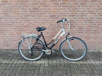 Giant 56 cm damesfiets. beschikbaar voor biedingen