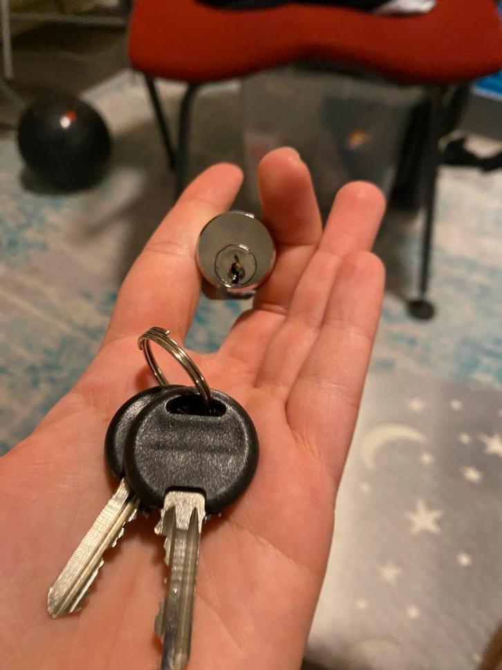 Slot voor container - 2 sleutels amper gebruikt, Doe-het-zelf en Verbouw, Hang- en Sluitwerk, Gebruikt, Slot, Overige materialen