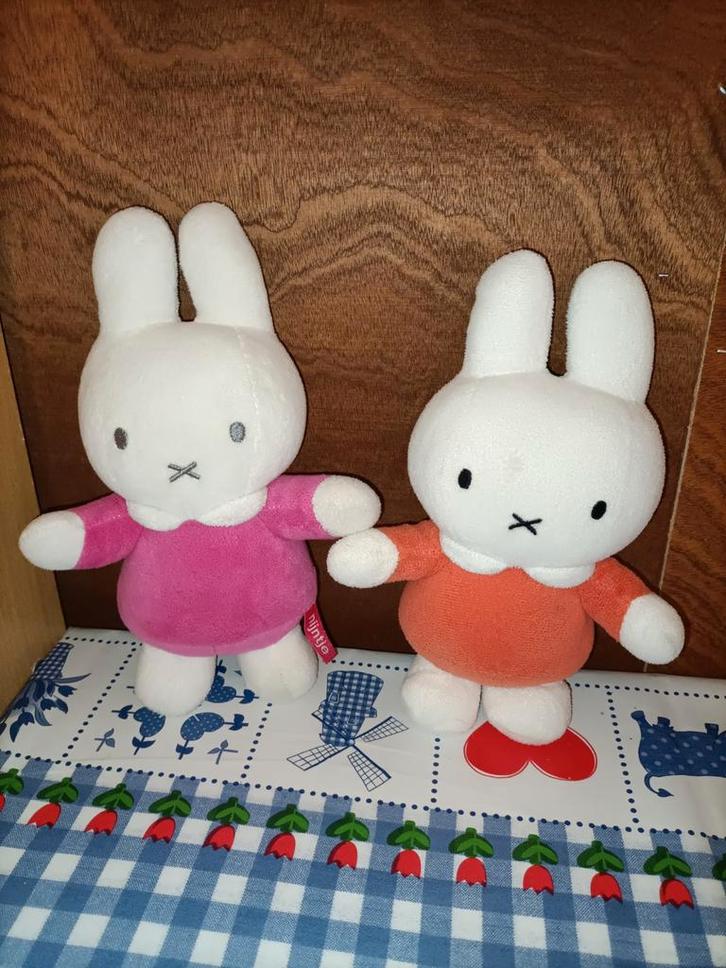 2 x Nijntje knuffel met rammelaar roze en oranje 21 en 23 cm, Kinderen en Baby's, Speelgoed | Knuffels en Pluche, Ophalen of Verzenden
