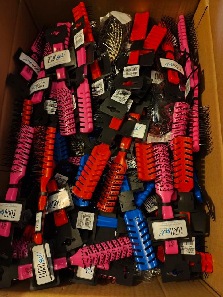 Partij borstels 100+ nieuw, vent, extension en paddle brush., Diversen, Rommelmarktspullen, Nieuw, Ophalen