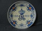Porceleyne Fles jubileum bord Juliana 1948-1973 d. 18,2 cm., Antiek en Kunst, Antiek | Keramiek en Aardewerk, Ophalen of Verzenden