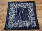 Sjaal shawl sjaaltje donkerblauw floral, Kleding | Dames, Mutsen, Sjaals en Handschoenen, Ophalen of Verzenden, Gedragen, Maat 38/40 (M)