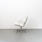 1x Vitra Eames EA 216 Soft Pad Fauteuil Wit Leer - Gepolijst, Huis en Inrichting, Fauteuils, Niet ingevuld, Minder dan 75 cm, Niet ingevuld