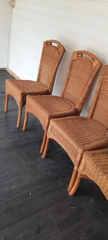 4 rotan stoelen beschikbaar voor biedingen