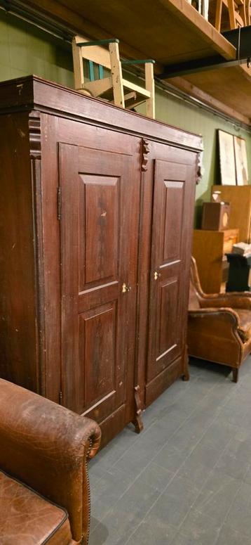 Veel antieke vintage. Meubelen op voorraad. Kasten commodes  beschikbaar voor biedingen