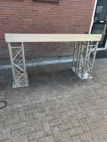 Dj booth beschikbaar voor biedingen