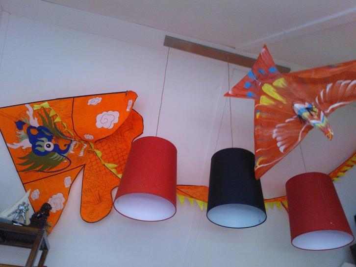 3 Lampenkappen Hanglamp E27 (2x rood 1x zwart), Huis en Inrichting, Lampen | Lampenkappen, Gebruikt, 25 tot 50 cm, Rond, Zwart