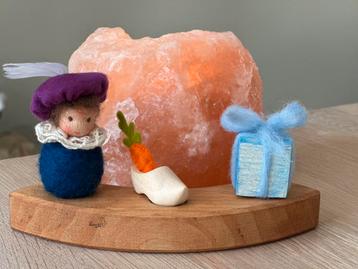 Kadootje sinterklaas met steker grimms jaarring wol hout beschikbaar voor biedingen