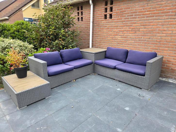 Luxe Wicker Loungeset met Paarse Kussens, Tuin en Terras, Tuinsets en Loungesets, Gebruikt, Loungeset, Wicker, 4 zitplaatsen, Bank