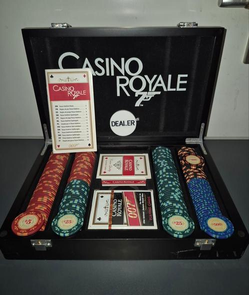 Pokerset 200 chips met waardeopdruk casino royale stijl, Hobby en Vrije tijd, Gezelschapsspellen | Kaartspellen, Zo goed als nieuw