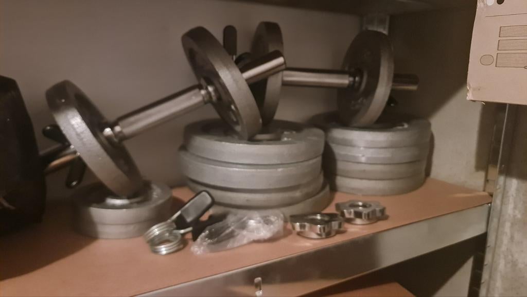 Fitnessbank en gewichten, halter, dumbelset bijna nieuwstaat, Ophalen, Gebruikt, Benen, Halterschijven