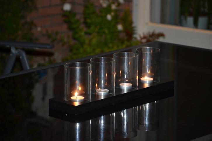 Windlicht zwart plateau met 4 glazen, Huis en Inrichting, Woonaccessoires | Kandelaars en Kaarsen, Zo goed als nieuw, Kandelaar