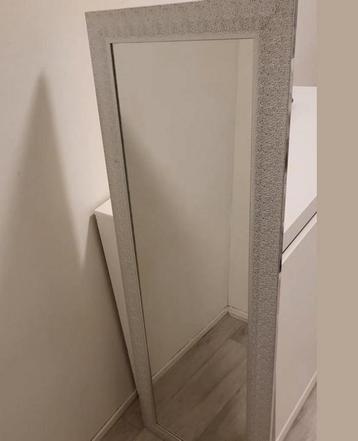 Spiegel 150 bij 50 cm zilver  kan in L en B ophangen beschikbaar voor biedingen