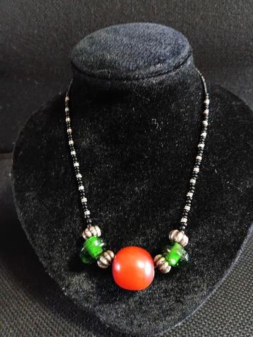 Vintage berber Ketting kopal glas zwart en zilver kralen beschikbaar voor biedingen