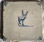 Antieke tegel met een hert of Rudolf het rendier, Ophalen of Verzenden